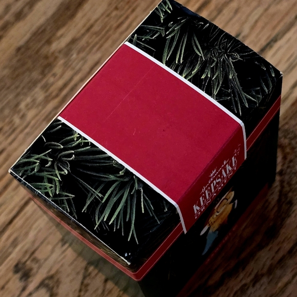 Garfield Hallmark Ornament- Bedtime Story, 1992, NIB - Picture 11 of 13